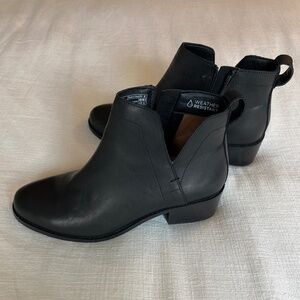 Vionic Leather Bootie